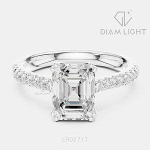 Bague de fiançailles de luxe en or blanc 14 carats avec diamant de laboratoire certifié IGI 2,33 carats, taille émeraude, F+ VS+, pavé - Product Image 1