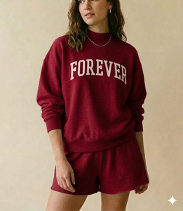 Conjunto de Top de Cuello Alto y Pantalones Cortos para Mujer, Diseñado para un Look Romántico, con un Estilo Suave y Elegante - Product Image 1