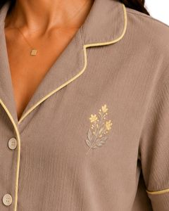 Ensemble de pyjama personnalisé pour femme en popeline de coton marron moka, manches courtes, brodé, vêtements de détente d'été, ensemble short boutonné - Product Image 5