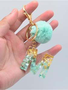 Porte-clés minimaliste en résine fait main avec impression offset, qualité supérieure, léger, pour usage quotidien - Tradebyd - Product Image 4