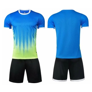 Nouvel ensemble de maillots de football sportifs 2026-2027, personnalisable avec logo imprimé, 100 % polyester, séchage rapide, col en V - Product Image 1