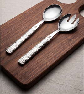 Juego de servidores de ensalada modernos con mango martillado, plateados y pulidos, resistentes al deslustre, con mango texturizado para utensilios de cocina, hoteles y restaurantes. - Product Image 2