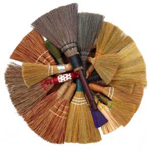 GRAN FIESTA 2026! Escoba de hierba suave tejida a mano - Mango envuelto en plástico de larga duración - Escoba vietnamita de la mejor calidad - Ecológica - Product Image 1