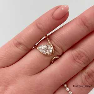 Anillo de Oro Sólido de 14k y 18k con Diamante Cultivado en Laboratorio de Corte Pera de 1.5 Quilates, Diseño Clásico Moderno en Forma de Lágrima, Banda Ondulada Apilable con Engaste de Garras, Venta al por Mayor - Product Image 4