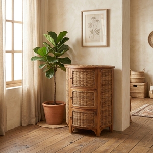 Mesa de Noche Tradicional de Madera de Teca con Mimbre Natural Tejido, Mesa Auxiliar de 3 Cajones para Almacenamiento, Mueble para Dormitorio, Sala de Estar u Hospital - Product Image 3