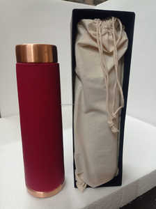 Bouteille en cuivre indien écologique pour la cuisine et la table Bouteilles d'eau en métal pur cuivre - Product Image 3