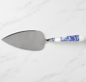 Couteau à gâteau triangulaire dentelé en acier inoxydable avec manche en porcelaine bleu et blanc pour mariage - Product Image 1