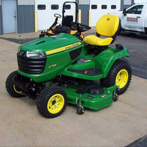 Tondeuse autoportée John Deere X738 de 60 pouces avec plateau de coupe robuste et transmission hydrostatique pour usage résidentiel et commercial – Outil de paysagisme en gros - Product Image 1