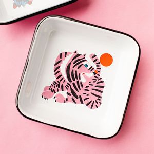 Elegant Iron Tray With Enamel Coating <b>Combining</b> Durability And Sophisticated Design For Everyday Use - Product Image 3