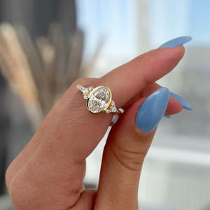 Bague de promesse en diamant ovale VS1 de 2,01 carats cultivé en laboratoire, or jaune 14 carats, pour femme, cadeau d'anniversaire de mariage pour petite amie - Product Image 1