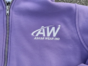 เสื้อฮู้ดผ้าเนื้อนุ่มคุณภาพสูงแบบสั่งทำพิเศษ ทนทานต่อการซักซีดจาง ออกแบบเพื่อความสบายสูงสุดและสไตล์สตรีทแวร์ทันสมัย - Product Image 2