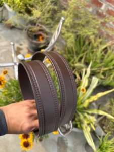 เข็มขัดหนังทำมือสไตล์วินเทจ พร้อมลายปักและหัวเข็มขัดทองแดงทนทานสำหรับการใช้งานในชีวิตประจำวัน - Product Image 2