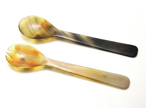 Juego de 2 servidores de ensalada de cuerno de diseño moderno, cucharas de cuerno hechas a mano con cuerno natural de búfalo a un precio razonable. - Product Image 5