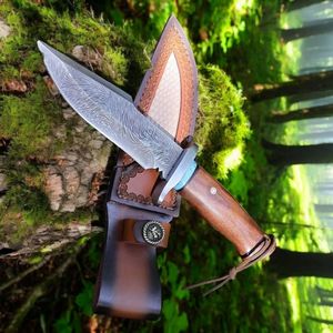 Couteaux de chasse Damas faits main de haute qualité avec manche en bois courbé, lame fixe tranchante et étui en cuir marron pour le camping - Product Image 1