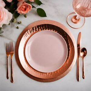 Assiette de présentation ronde en cuivre martelé brillant, faite à la main, polie, style glamour, pour la restauration, les fêtes et les mariages - Product Image 5