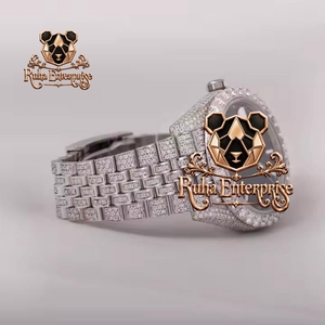 Montre pour homme haut de gamme en acier avec cadran en cristal scintillant et design de bracelet premium, style mode élégant - Product Image 4