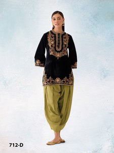 Kurta en velours noir brodé pour femme avec pantalon dhoti jaune, tenue traditionnelle indienne et pakistanaise pour mariage, coupe ample longueur cheville - Product Image 1