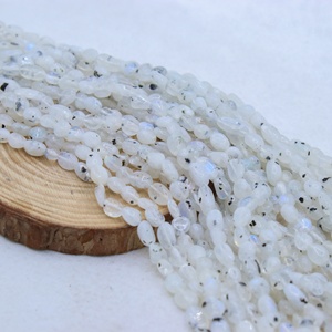 Vente en gros de 14 brins de perles ovales lisses en pierre de lune arc-en-ciel naturelle, Memoria Jewels - Product Image 4