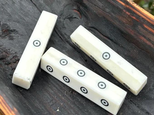 Dés décoratifs européens de luxe en os de buffle poli, écoresponsables, personnalisés sur mesure, à quatre faces, de qualité supérieure, style animalier - Product Image 2