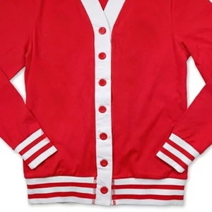 Suéter Cárdigan de Punto Personalizado al por Mayor para Mujeres de Hermandades Universitarias, Rojo y Blanco, Cuello en V, Estilo Preppy, con Rayas Blancas - Product Image 5