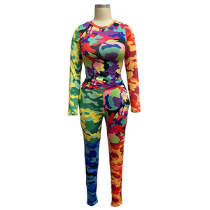 Mono de manga larga con estampado de camuflaje para mujer, cintura alta, ajuste ceñido, largo completo, cuello redondo, estilo urbano, spandex, poliéster - Product Image 3