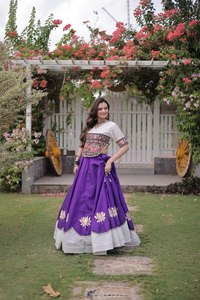 Lehenga Choli morado de microalgodón romano, largo hasta el suelo, vestido étnico indio con bordado de loto, ideal para bodas y fiestas de Diwali. - Product Image 5