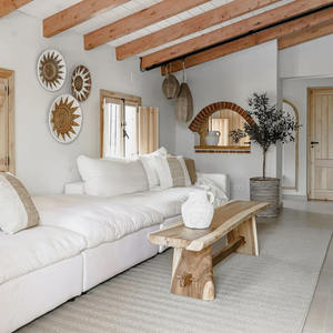 Mesa larga de madera de suar con color natural para uso en interiores y exteriores - Product Image 1