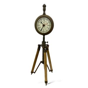 Reloj de Madera con Trípode de Estilo Antiguo CL8 en Diseño Vintage - Product Image 1