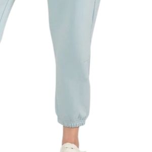 Pantalon de jogging cargo bleu clair pour femme, taille élastique avec cordon de serrage, décontracté, avec poches latérales et chevilles resserrées, idéal pour l'entraînement - Product Image 3