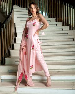 Ensemble Kurti tendance pour femme en viscose crêpe française avec pantalon en viscose Chanderi et dupatta en georgette imprimée - Product Image 4