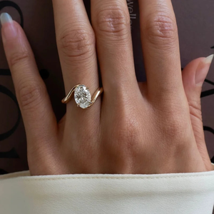 Anillo de Compromiso Solitario para Mujer, Elegante, con Diamante Ovalado de 4 Quilates Cultivado en Laboratorio, Claridad VS, Color EF, Chapado en Oro de 14K y Rodio, Certificado IGI - Product Image 2