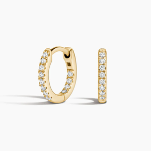 Boucles d'oreilles Huggie en or jaune 14 carats avec diamants de laboratoire taille brillant rond, style classique de luxe, unisexe, pour tous les jours - Product Image 5