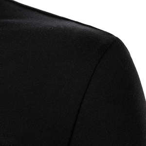 Las camisetas polo crean un look informal elegante, adaptable a horarios matutinos, planes nocturnos y momentos de relajación en el fin de semana. Camisetas polo para hombre. - Product Image 4