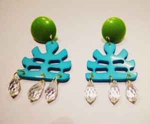 Boucles d'oreilles tendance en résine sur commande, élégantes boucles d'oreilles en perles de rocaille, bijoux faits main au design unique et créatif - Product Image 4