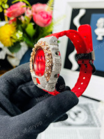Montre numérique légère à boîtier rond, bracelet en caoutchouc rouge, pierres de moissanite, style minimaliste hip-hop, unisexe, pour usage quotidien adulte