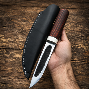 Cuchillo de Caza de Acero al Carbono Forjado a Mano, Hoja Fija, para Supervivencia y Bushcraft, con Mango de Palisandro y Funda de Cuero - Product Image 5