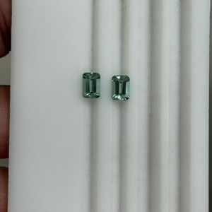 Pierre précieuse en vrac de qualité joaillerie fine, tourmaline vert menthe naturelle ethnique, taille émeraude, paire de 3 carats, calibrée AAAA, de Madagascar - Product Image 1