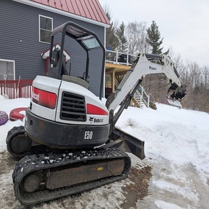 Excavatrice Bobcat E50, équipement compact robuste pour les chantiers de construction, disponible en stock, livraison rapide - Product Image 3