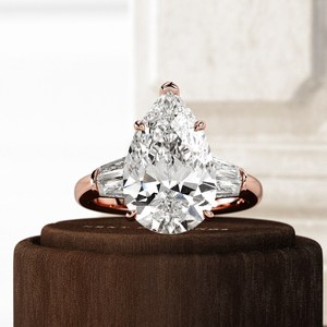 Anillo de Oro de 14k/18k con 3 Diamantes Cultivados en Laboratorio, Diseño Elegante, Forma de Pera, Baguettes Cónicos, Anillo Triada, Anillo de Lujo para Mujer - Product Image 3