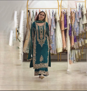 Hermoso Kurti Verde de Georgette con Dupatta, Bordado Intenso, Corte Ajustado, Vestido de Fiesta para Invierno, Vestido Abaya Modesto para Adultos - Product Image 1