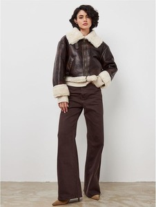Veste en cuir de luxe avec garniture en fourrure, fabrication haut de gamme, vêtement d'extérieur élégant pour l'hiver, fabrication OEM disponible - Product Image 2