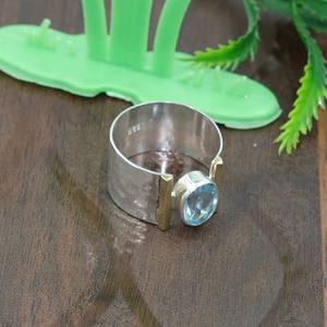 Anillo de Plata de Ley 925 con Topacio Azul Natural, Anillo Ancho de Latón con Gema Ovalada Hecha a Mano, Anillo Bohemio Martillado, Joyería Artesanal para Mujer - Product Image 5