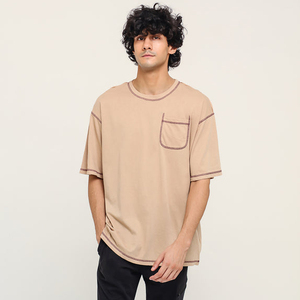 Camiseta de hombre con diseño de costuras, hombros caídos, bolsillo con ribete en contraste, cuello redondo, manga corta, estilo casual. - Product Image 1