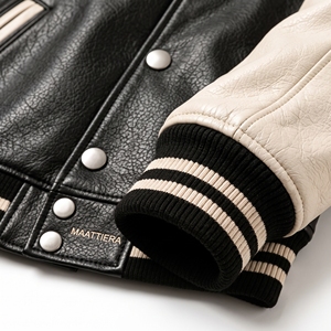 Veste en cuir noire pour homme avec manches crème, col côtelé rayé, fermeture à boutons-pression, style Letterman, personnalisable OEM ODM, vente en gros - Product Image 6