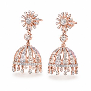 Pendientes de Diamantes Roy Diamond RE 138 en Oro Rosa, Joyería de Lujo para Mujer, Diseño de Flor con Engaste de Puntas, Chapado en Oro de 18K - Product Image 4