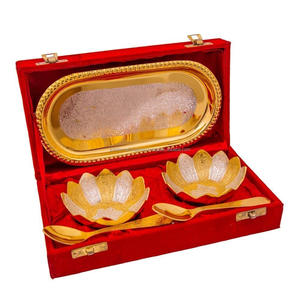 Juego de regalo de cuenco y bandeja de latón bohemio tradicional para Diwali - Product Image 1