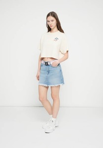 เสื้อยืดครอปผู้หญิง แขนสั้น คอกลม ผ้าฝ้าย สไตล์ลำลอง ใส่สบาย ทรงหลวม สตรีทแวร์ สำหรับฤดูร้อน เสื้อครอปลำลองสำหรับผู้หญิง - Product Image 4