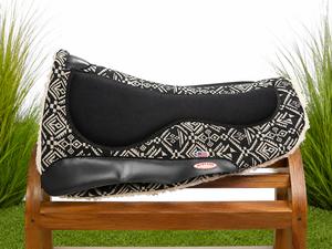 Tapis de selle en cuir polyvalent de qualité supérieure avec doublure en fausse fourrure, coque en coton, rembourrage en polyester, motif noir et blanc pour l'équitation - Product Image 1