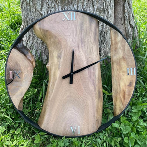 Reloj de Pared de Madera Hecho a Mano con Marco de Metal, Números Romanos, Estilo Antiguo, Redondo y Decorativo para Sala de Estar - Product Image 3