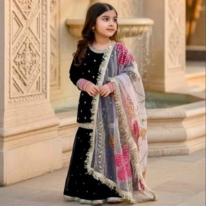 Ensemble Sharara en velours noir pour enfants avec broderie – Tenue ethnique pour filles pour les occasions spéciales - Product Image 1